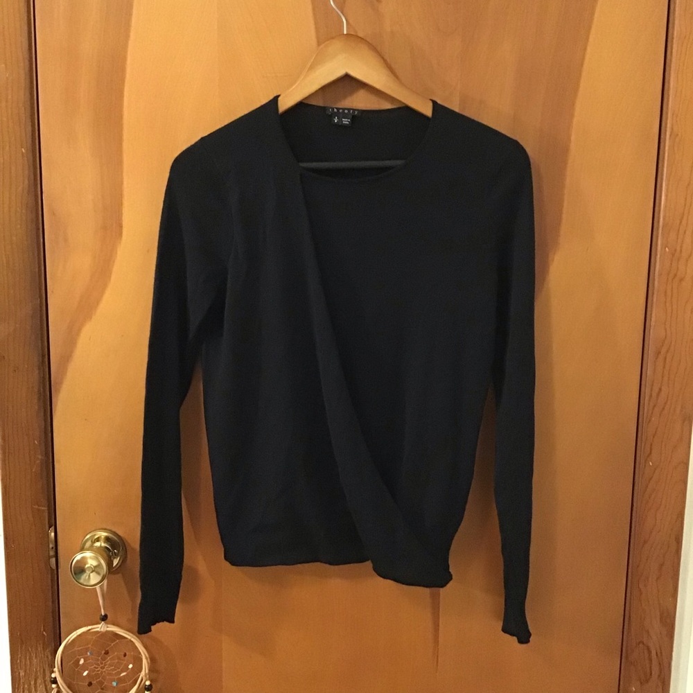 Theory black wool sweater size Small
